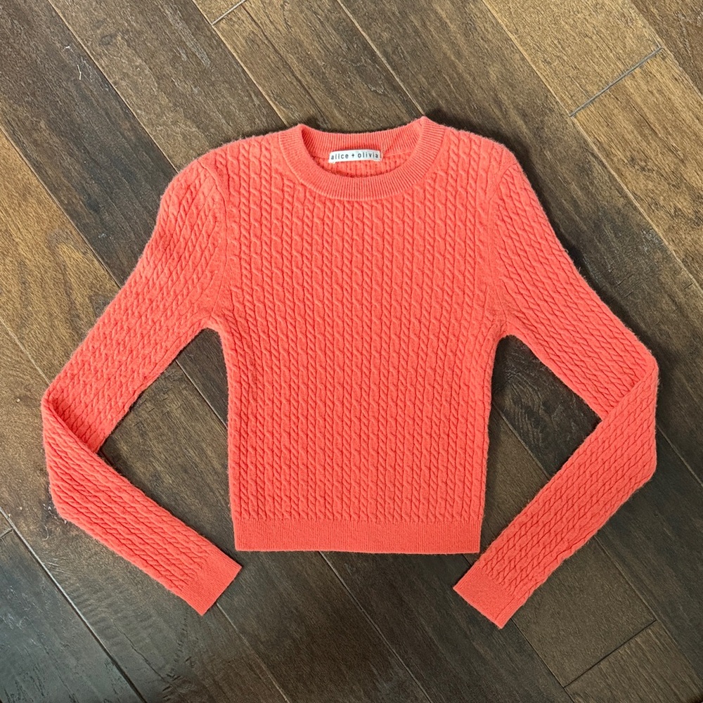 Alice + Olivia cashmere crewneck sweater size Small.